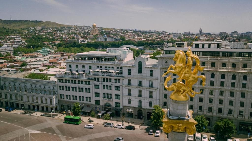 Monograph Fredom Square